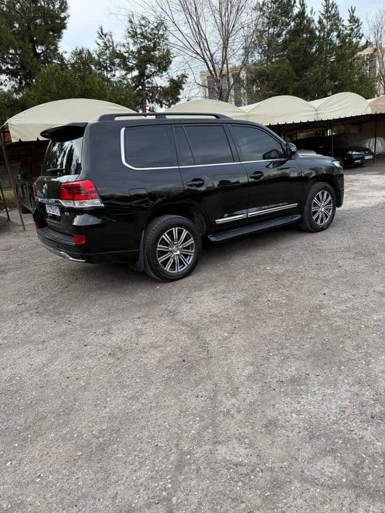 Tayota Land Cruiser 200 4.7 V8 — 2
