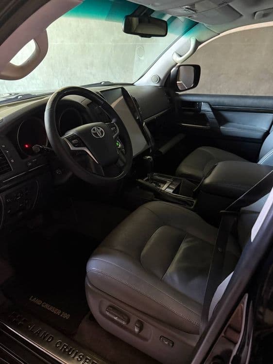 Tayota Land Cruiser 200 4.7 V8 — 3
