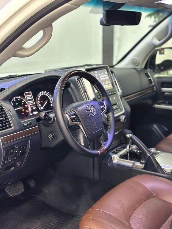 Toyota Land Cruiser 200 — 3