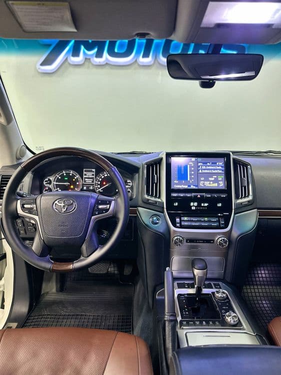 Toyota Land Cruiser 200 — 6