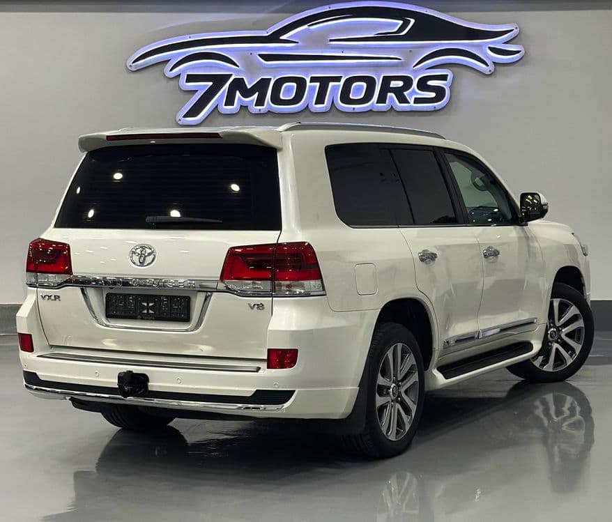 Toyota Land Cruiser 200 — 7