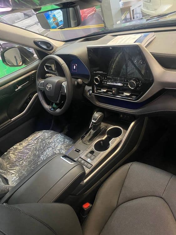 Toyota Highlander Limited E-Four — 2