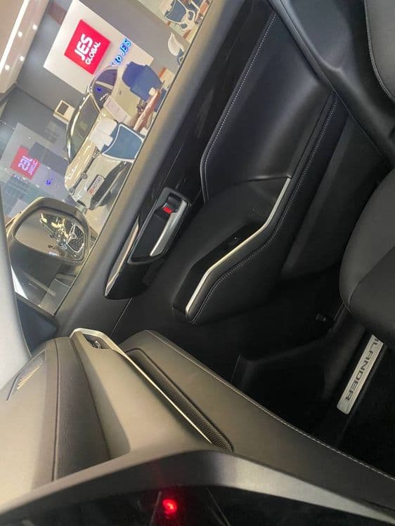 Toyota Highlander Limited E-Four — 3