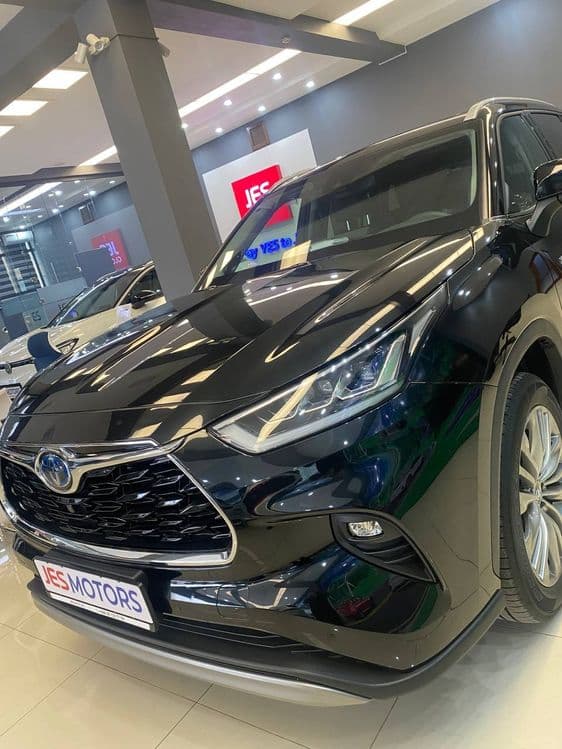 Toyota Highlander Limited E-Four — 5