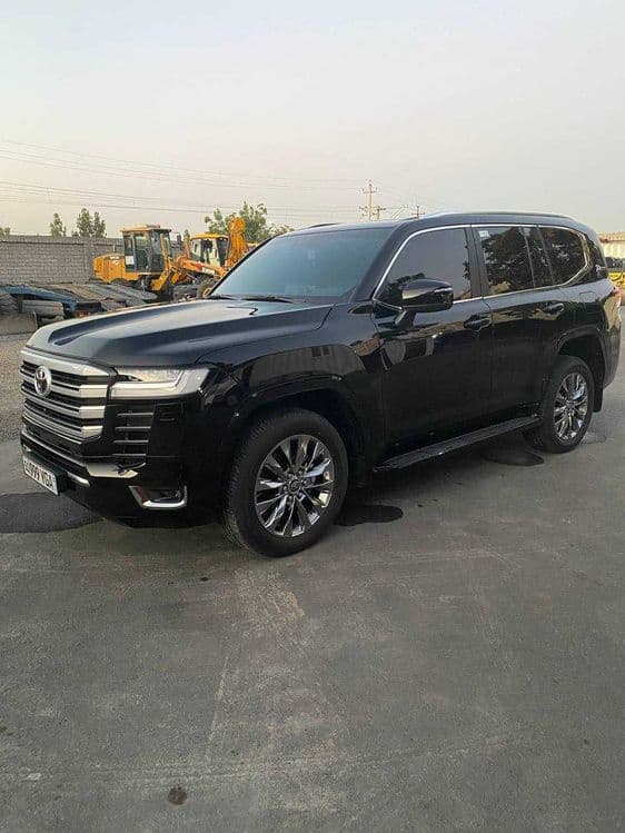 Продам TOYOTA LAND CRUISER 300 70 Anniversary 300ZI 2022г. — 2