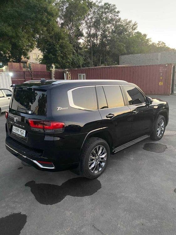 Продам TOYOTA LAND CRUISER 300 70 Anniversary 300ZI 2022г. — 3