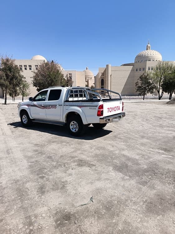TOYOTA HILUX 2013 йил сотилади. — 2