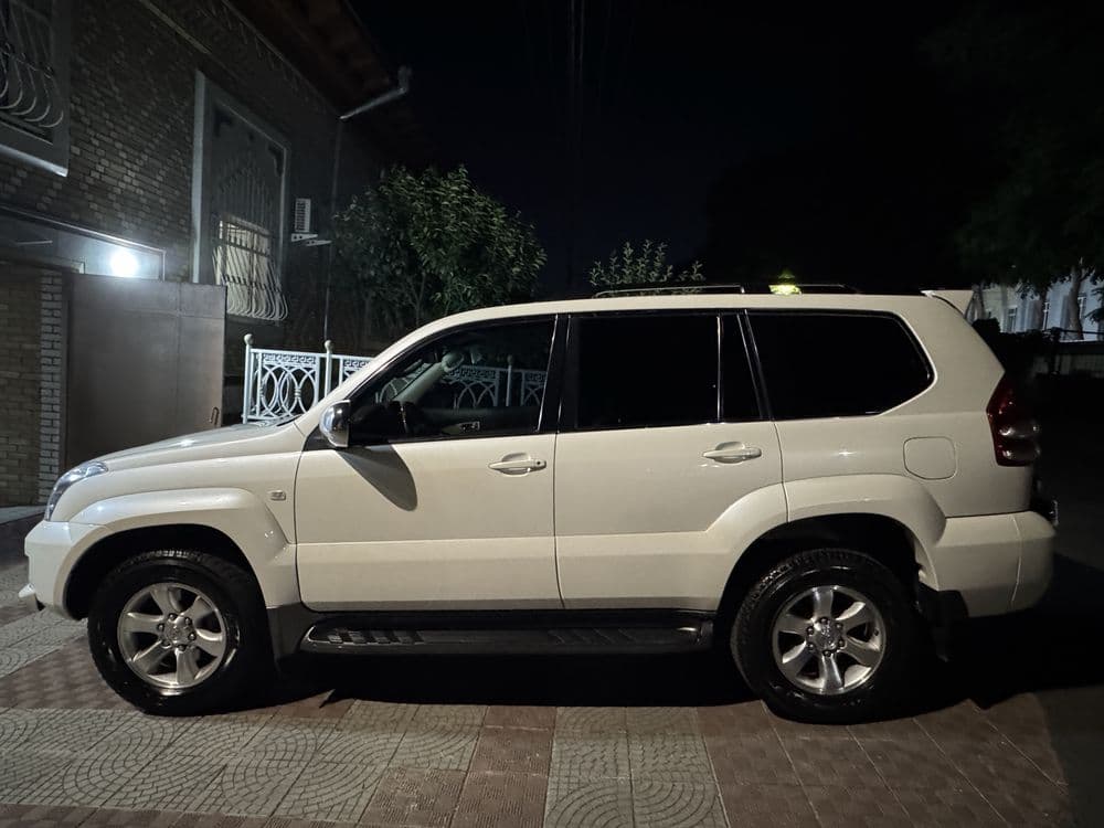 Toyota prado 120. 4 L — 4