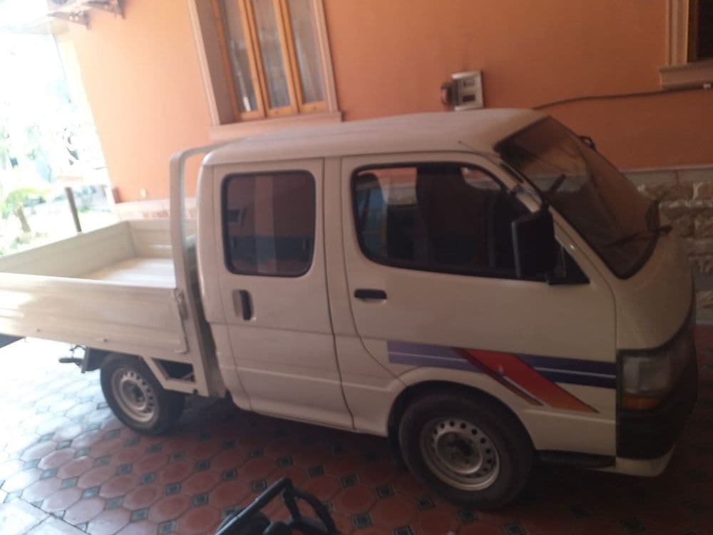Toyota hise sotiladi 1998 yili motor mers 111 benzin metan 6500$ — 1