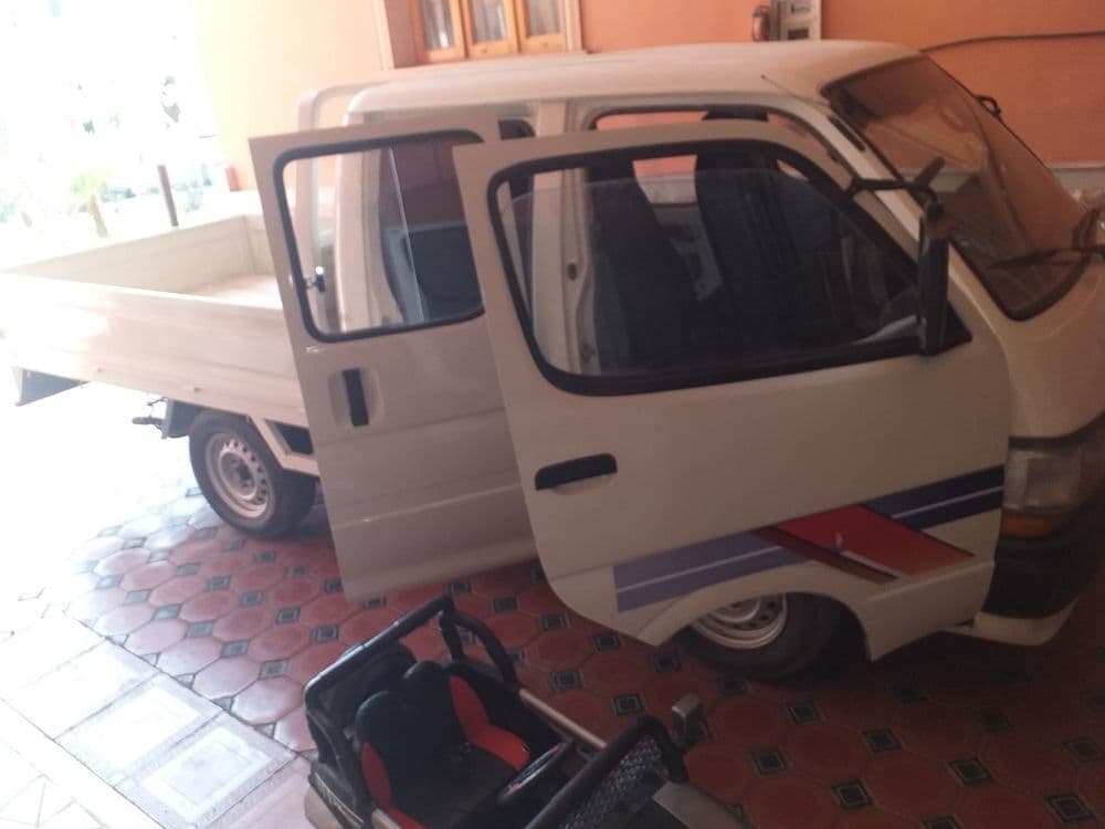 Toyota hise sotiladi 1998 yili motor mers 111 benzin metan 6500$ — 2