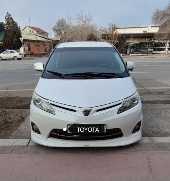 TOYOTA Estima 2012 — 1