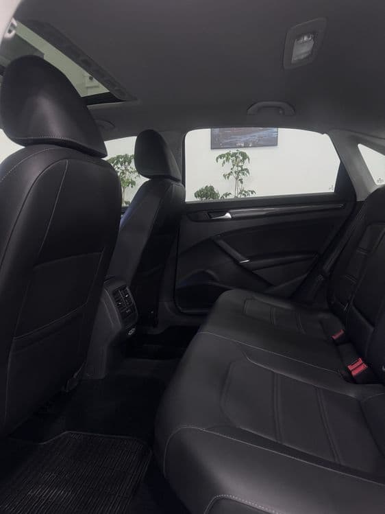 Volkswagen Passat 2.0  R-Line — 4