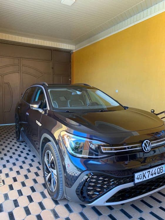 Volkswagen ID 6 PRO — 1