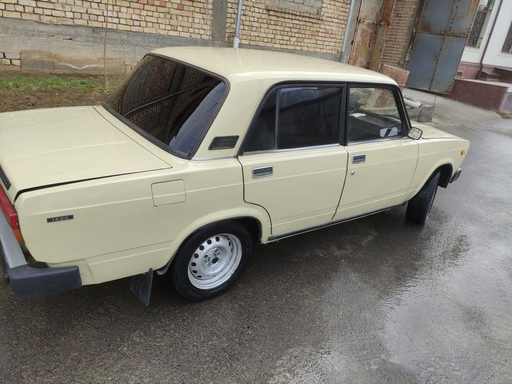 Vaz 2105 idyal srochne sotiladi — 2