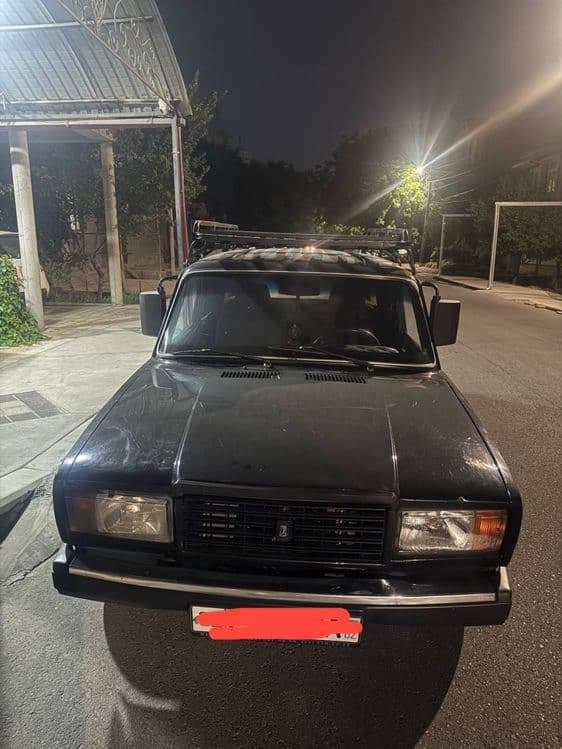 Vaz 2104 sotiladi