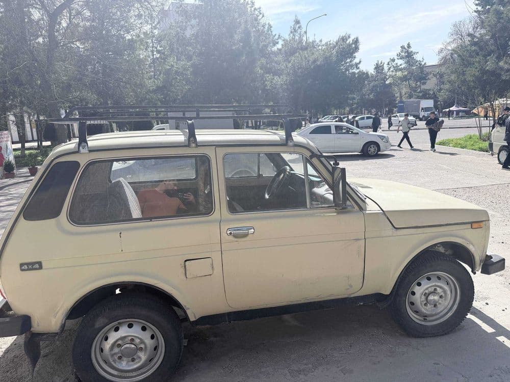 НИВА 1982 года Бежевый — 2