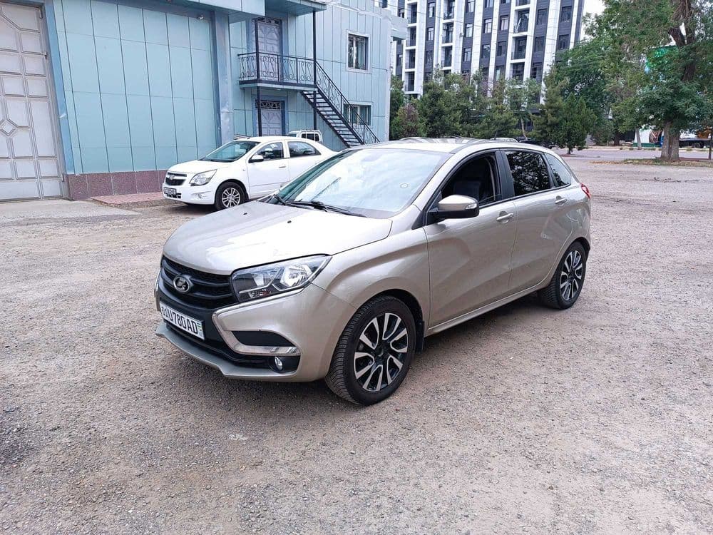 Продаётся или Аренда с выкупом Lada XRay 2018 года 1.8 автомат коробка — 2