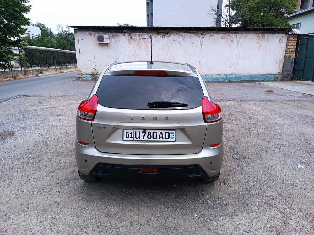 Продаётся или Аренда с выкупом Lada XRay 2018 года 1.8 автомат коробка — 6