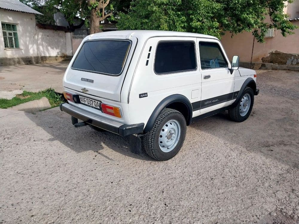 Niva 2121 yili 1982 binzinda — 1