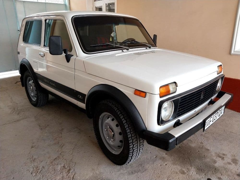Niva 2121 yili 1982 binzinda — 2
