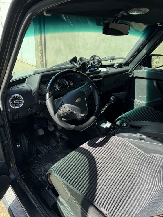 Niva offroadga tayyorlangan qora matviy — 3