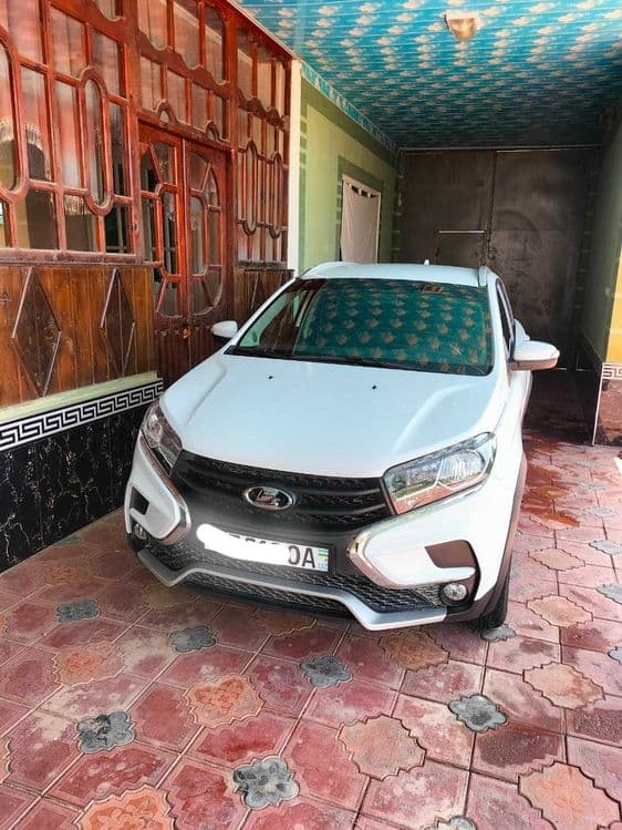 Lada Xray Cross yengil avtomashina — 1