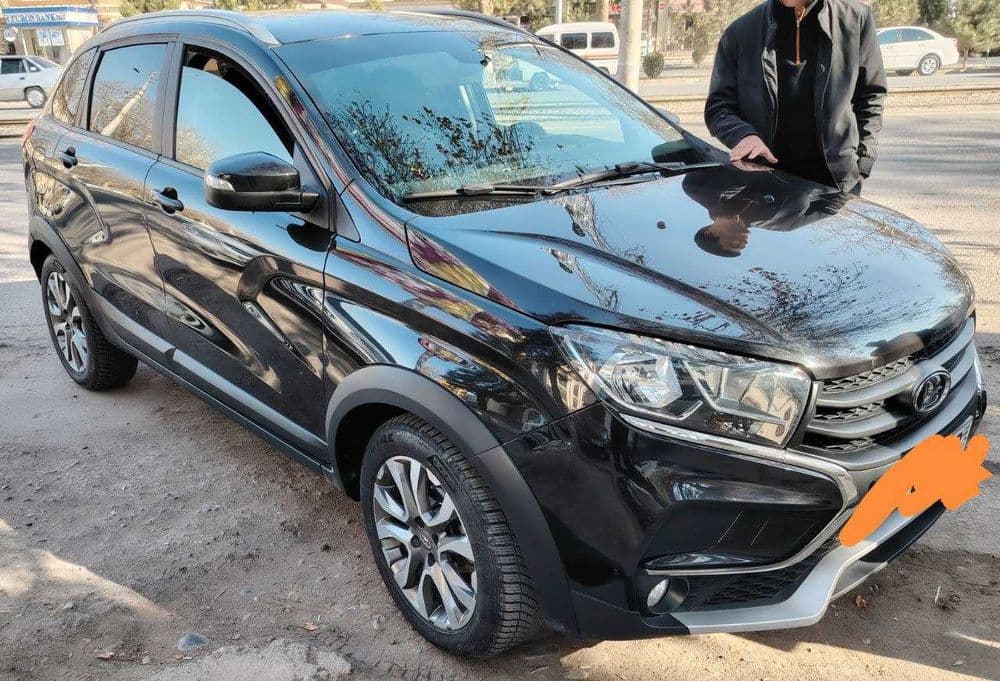 Lada Xray cross 1.8 mexanika sotiladi — 1