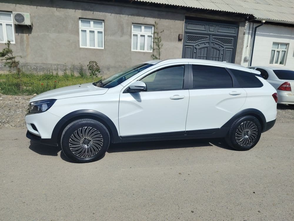 Sotiladi Lada VestaSW kross — 2