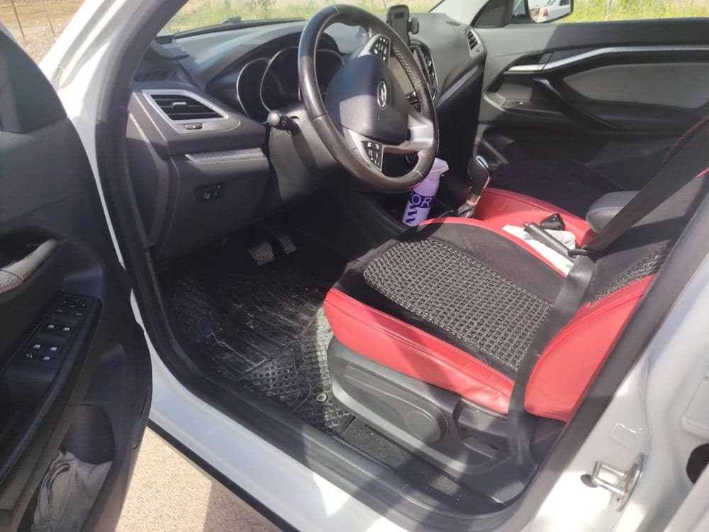 Sotiladi Lada VestaSW kross — 5