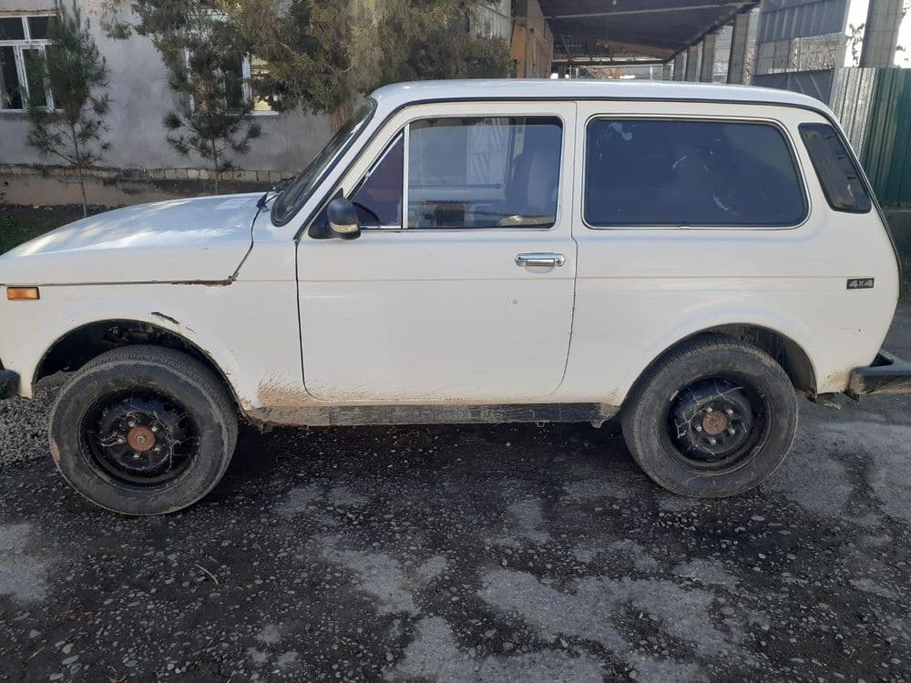 Avtomobil Niva sotiladi — 2