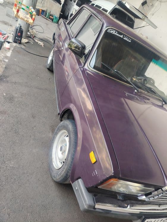 Vaz 2107 sotiladi 2000 yil — 2