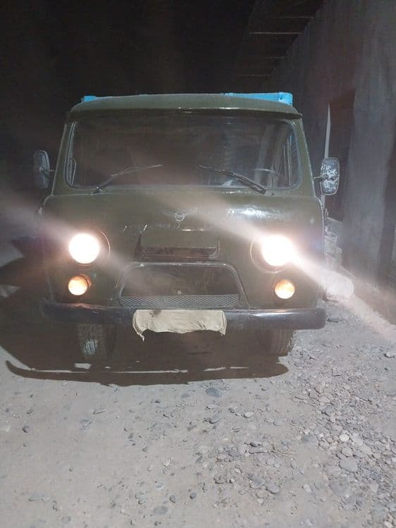 Уаз сотилади матор 24 ,акуслятор 4та балон янги 3та ракета метан балон — 1