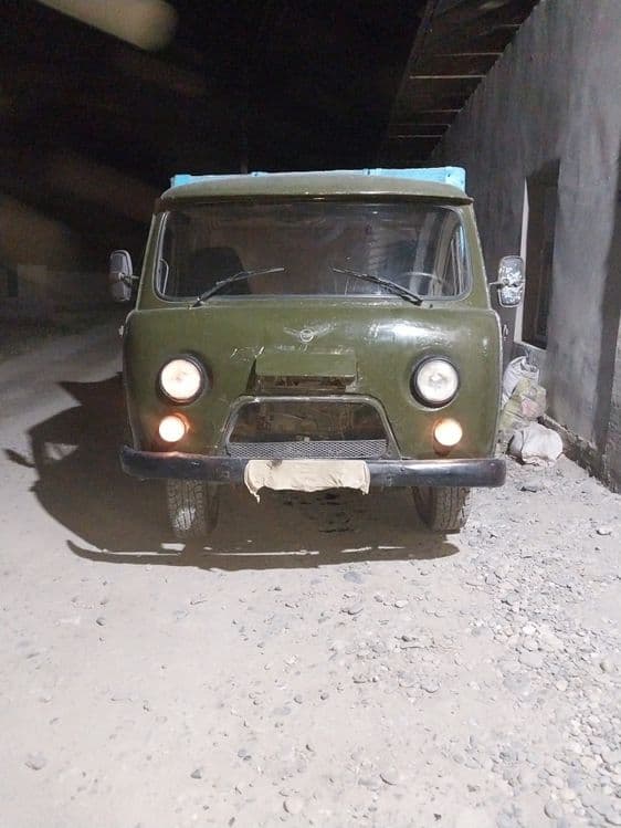 Уаз сотилади матор 24 ,акуслятор 4та балон янги 3та ракета метан балон — 3