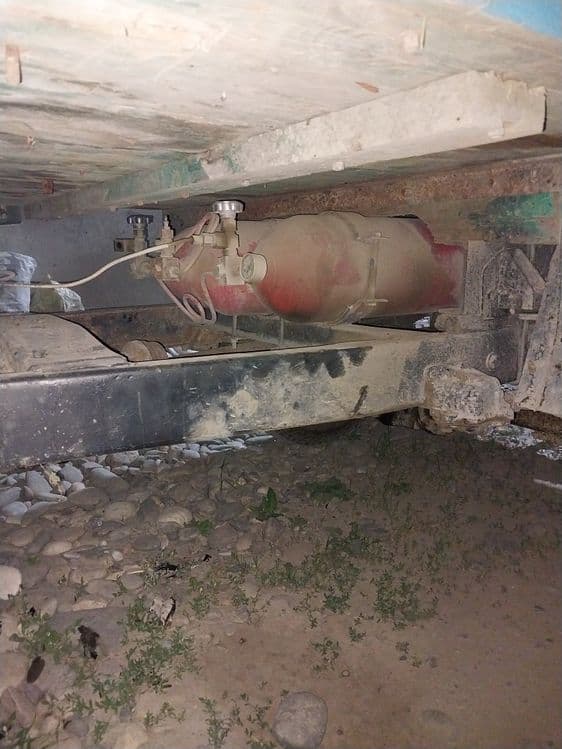 Уаз сотилади матор 24 ,акуслятор 4та балон янги 3та ракета метан балон — 6