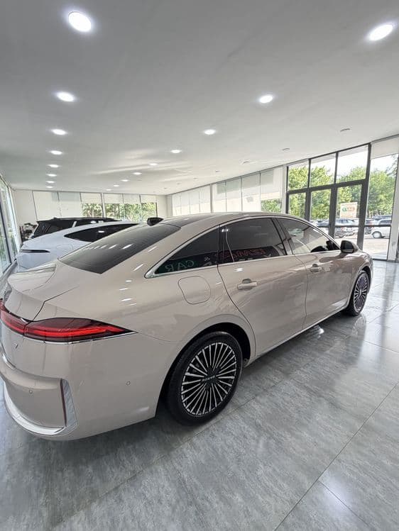 Roewe 2100Km hybrid . rasmiy avto salon — 3