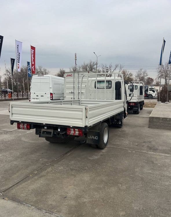 JAC Бортовой сотилади , холати янги, расмий кафолати бор, 
Полная масс — 2