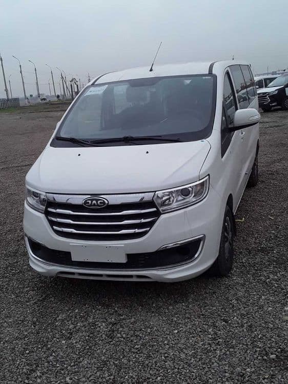 JAC M3 Plus минивенни. — 1