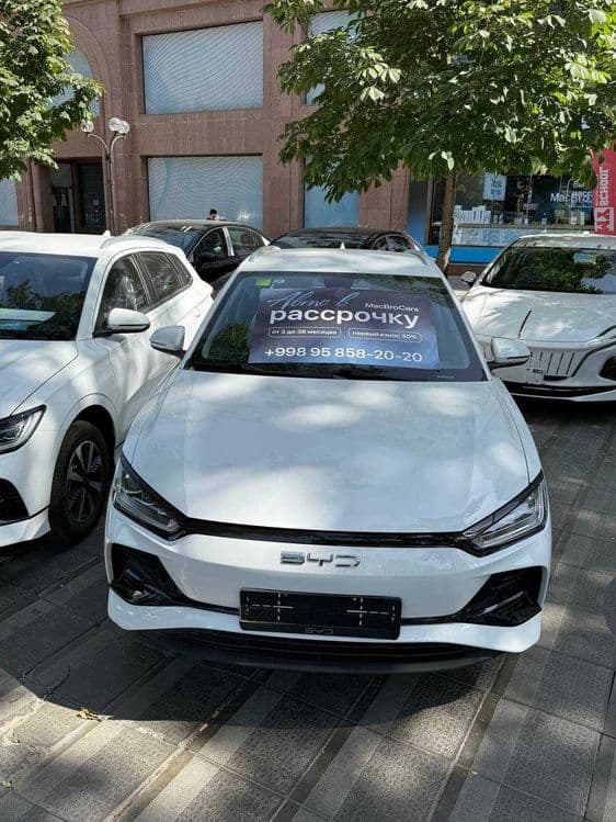Byd e2 luxury 2025 — 5