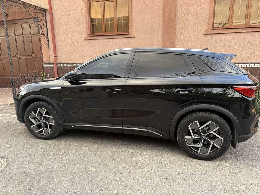 Byd yuan plus qora — 5