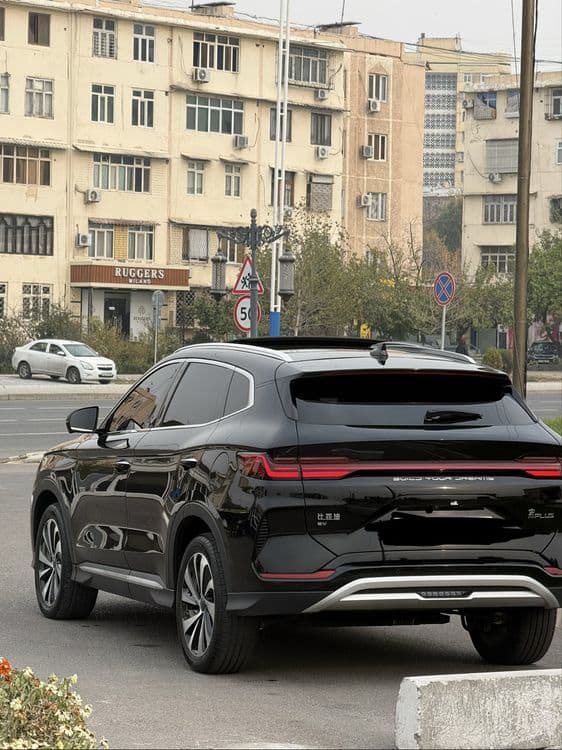 BYD chempion EV 520km — 3