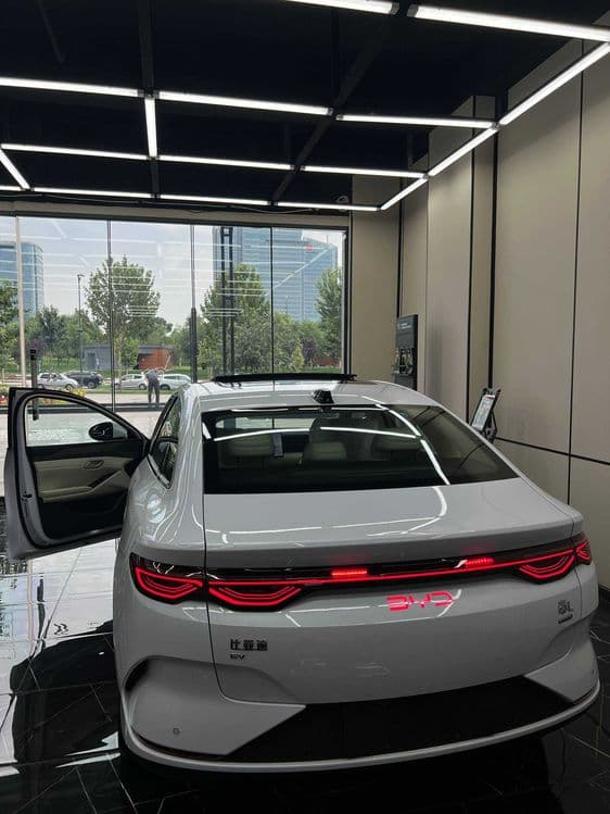 BYD Qin L EV 2025 Naxt va nasiyaga — 1