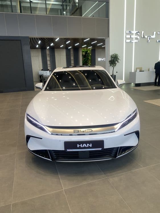 BYD Han rasmiy diller — 1