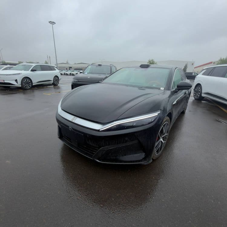 **BYD Han L 3 motor Gibrid 2025 — 1