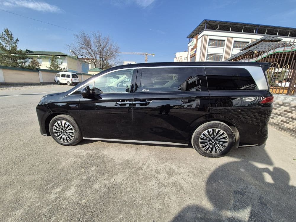 BYD XIA MPV 2025 йил сотилади. — 1