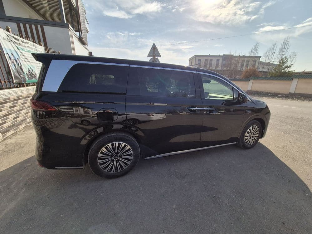 BYD XIA MPV 2025 йил сотилади. — 7