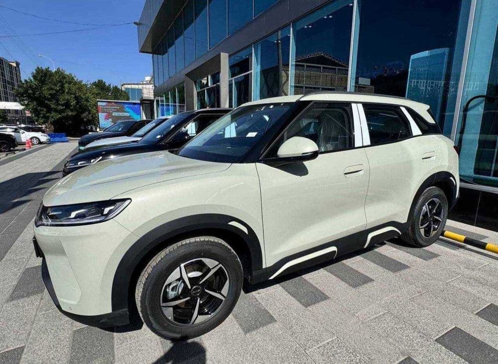BYD Yuan Up smart drive 2025yil — 1