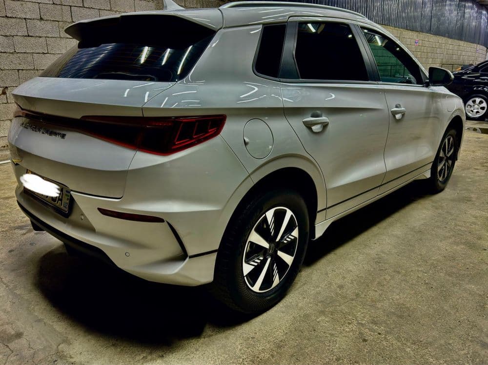 BYD e2 Zudlik bilan sotilqdi toliq eliktir bilan harakatlanadi — 3