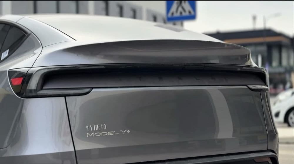 Tesla Model Y 2025 AWD (All-Wheel Drive) - 750km — 1