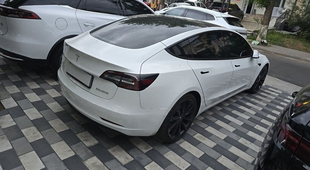 Tesla model-3 sitiladi — 1