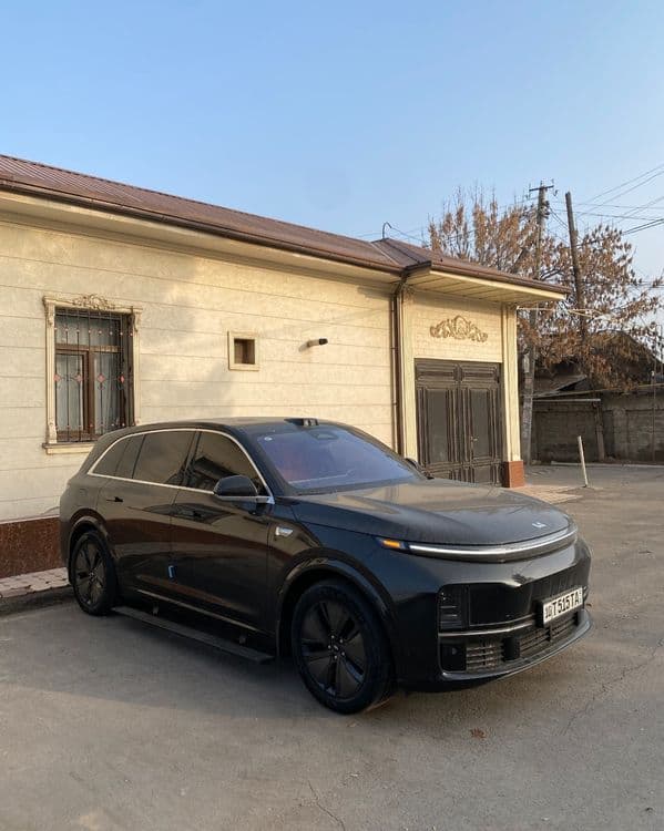 Li 7 max. qora rang.  2024 yil. 29 ming yurgan. kraskasi toza. — 2